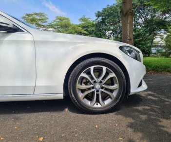 Mercedes-Benz C200 2016 - Trắng nội thất kem siêu đẹp