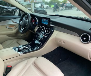 Mercedes-Benz C180 2019 - Còn mới giá chỉ 960tr