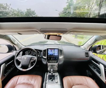 Toyota Land Cruiser 2016 - Màu đen, xe nhập