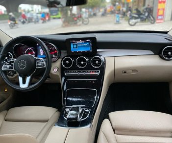 Mercedes-Benz C180 2019 - Còn mới giá chỉ 960tr