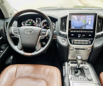 Toyota Land Cruiser 2016 - Màu đen, xe nhập