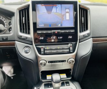 Toyota Land Cruiser 2016 - Màu đen, xe nhập