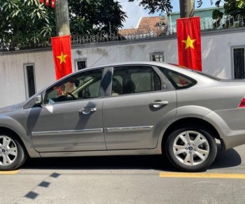 Ford Focus 2011 - Màu xám giá cạnh tranh