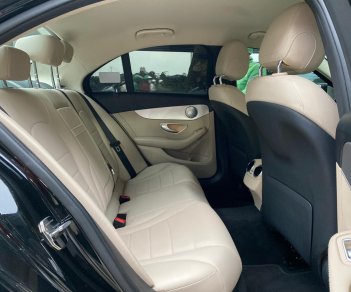 Mercedes-Benz C180 2019 - Còn mới giá chỉ 960tr