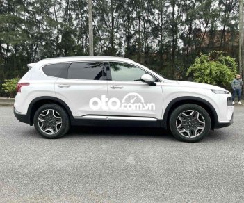 Hyundai Santa Fe Santafe 2022 trắng premium bản xăng đi 2000 km. 2022 - Santafe 2022 trắng premium bản xăng đi 2000 km.