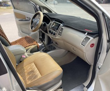 Toyota Innova 2015 - Form lazang phay, đèn gánh, nội thất kem - Chính chủ - Xe đẹp không lỗi nhỏ