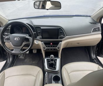 Hyundai Elantra 2019 - Bản full đủ kịch đồ - 1 chủ từ mới đi đúng 4v km xịn. Mới tinh
