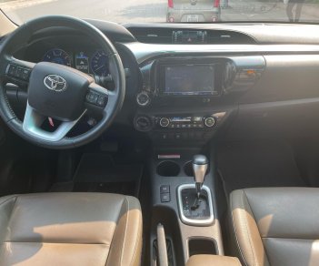 Toyota Hilux 2016 - Đăng ký 2017 một chủ từ mới giàn lốp theo xe còn nguyên, lốp sơ cua chưa hạ