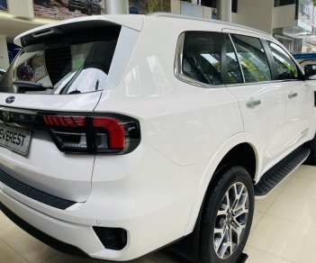 Ford Everest 2022 - Đủ màu giao ngay tháng 1, giá siêu hợp lý, lắp full gói phụ kiện. Trả trước 20% lãi thấp, thủ tục a-z, giao xe tận nơi