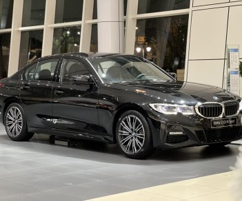 BMW 330i 2022 - Xe giao ngay với ưu đãi đầu năm, giảm tiền mặt và tặng phụ kiện full theo xe - LH ngay: Thuỳ Dương