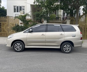 Toyota Innova 2.0E 2016 - Tôi cần bán chiếc xe ô tô toyota innova 2.0E sx 2016 mauf ghi vàng