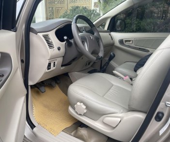 Toyota Innova 2.0E 2016 - Tôi cần bán chiếc xe ô tô toyota innova 2.0E sx 2016 mauf ghi vàng