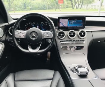 Mercedes-Benz C300 2019 - Màu trắng, nhập khẩu