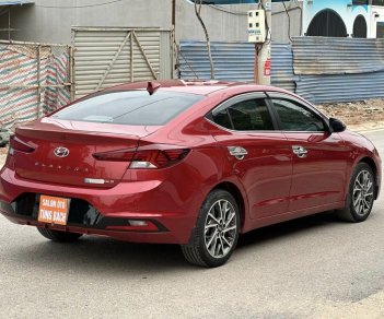 Hyundai Elantra 2019 - Màu đỏ