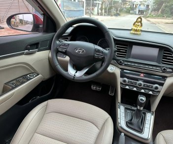Hyundai Elantra 2019 - Màu đỏ