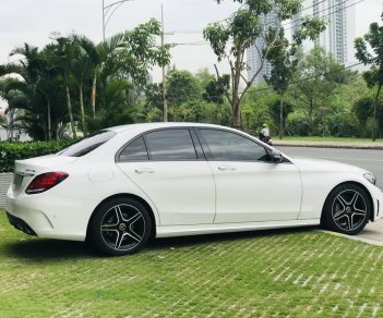Mercedes-Benz C300 2019 - Màu trắng, nhập khẩu