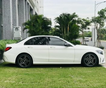 Mercedes-Benz C300 2019 - Màu trắng, nhập khẩu