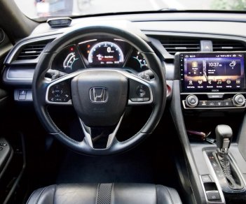 Honda Civic 2020 - Nhập Thái, odo: Chỉ 30.000km, lên nhiều phụ kiện xịn, siêu mới