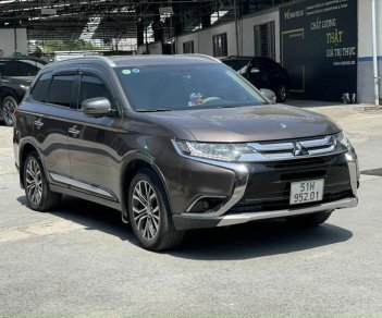 Mitsubishi Outlander 2019 - Màu nâu