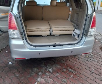 Toyota Innova 2011 - Xe màu bạc