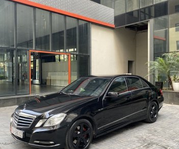 Mercedes-Benz E250 2011 - Xe màu đen sang trọng