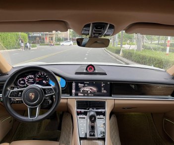 Porsche Panamera 2018 - Màu trắng, nội thất kem