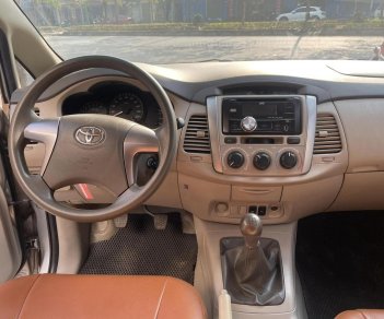 Toyota Innova 2014 - Màu bạc giá cạnh tranh