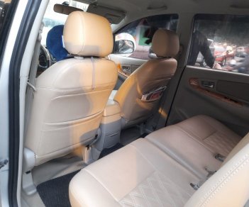 Toyota Innova 2011 - Xe màu bạc