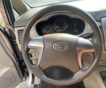 Toyota Innova 2014 - Màu bạc giá cạnh tranh