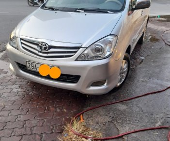 Toyota Innova 2011 - Xe màu bạc