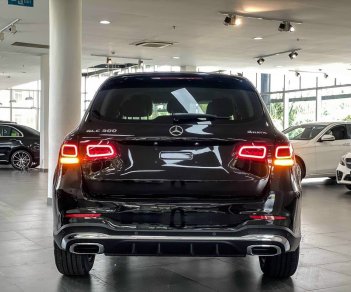 Mercedes-Benz GLC 300 2023 - Nhận quà liền tay - Trao ngay ưu đãi - Duy nhất tháng 2