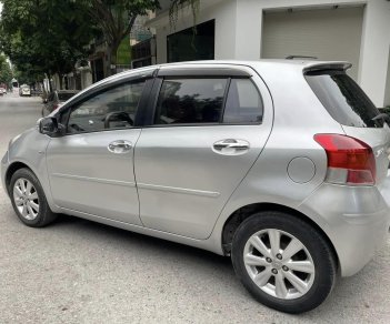 Toyota Yaris 2011 - Màu bạc, nhập khẩu Thái xe gia đình