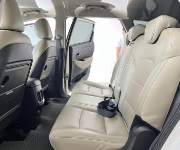 Kia Rondo 2017 - Màu trắng, nhập khẩu số sàn