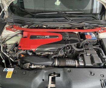 Honda Civic 2018 - Màu trắng, 650 triệu