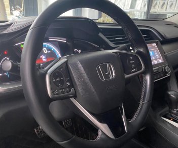 Honda Civic 2018 - Màu trắng, 650 triệu