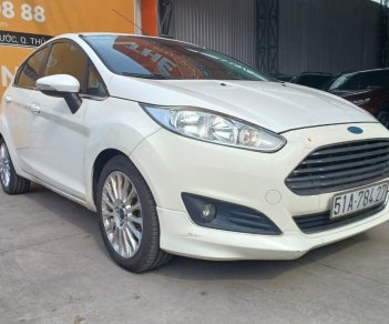 Ford Fiesta 2014 - Xe màu trắng giá ưu đãi