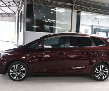 Kia Rondo 2018 - Xe màu đỏ