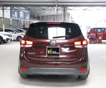 Kia Rondo 2018 - Xe màu đỏ