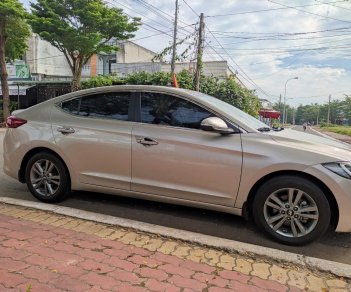 Hyundai Elantra 2017 - Màu bạc, giá chỉ 475 triệu