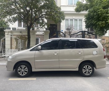 Toyota Innova 2.0E 2016 - Gia đinh tôi cần bán chiếc xe innova sx2016 màu vàng cát tên tư nhân chính chủ tôi sử dụng,biển Hà Nội.