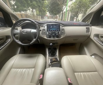 Toyota Innova 2.0E 2016 - Gia đinh tôi cần bán chiếc xe innova sx2016 màu vàng cát tên tư nhân chính chủ tôi sử dụng,biển Hà Nội.