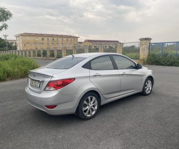 Hyundai Accent 2011 - Màu bạc đẹp