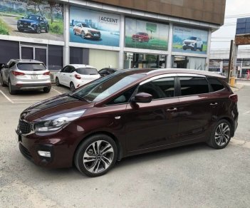 Kia Rondo 2018 - Màu đỏ số sàn