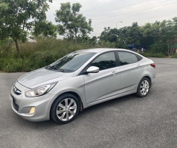 Hyundai Accent 2011 - Màu bạc đẹp