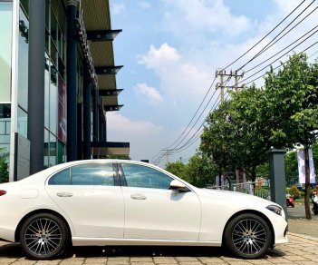 Mercedes-Benz C200 2023 - Khuyến mãi khủng đến 200tr - Trắng/nâu giao ngay