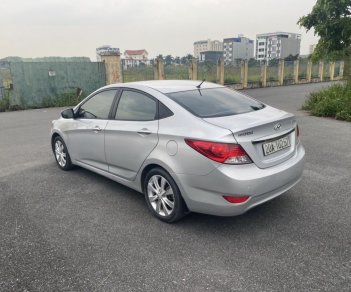 Hyundai Accent 2011 - Màu bạc đẹp