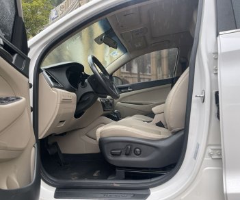 Hyundai Tucson 2018 - Cần bán lại xe màu trắng