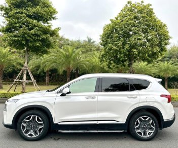 Hyundai Santa Fe 2022 - Màu trắng mới chạy 12.000km