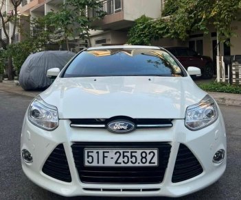 Ford Focus 2015 - Màu trắng, nhập khẩu, giá chỉ 425 triệu