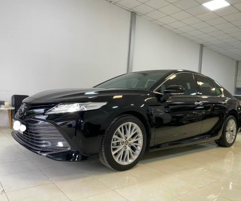 Toyota Camry 2020 - Màu đen, xe nhập